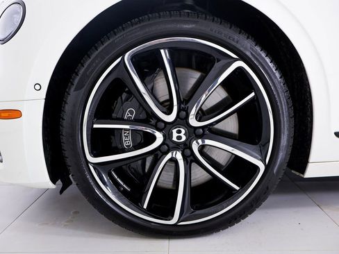 Used 2024 Bentley Flying Spur V8 image 51