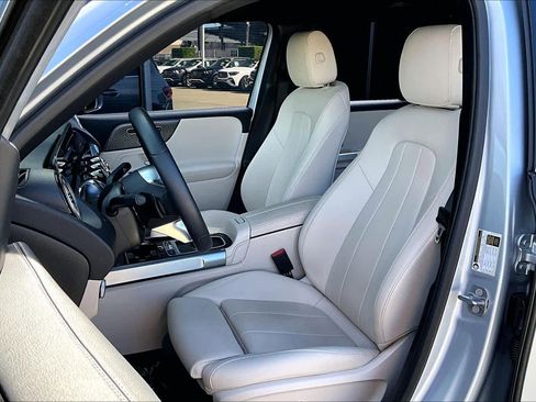Used 2025 Mercedes-Benz GLB 250 image 7