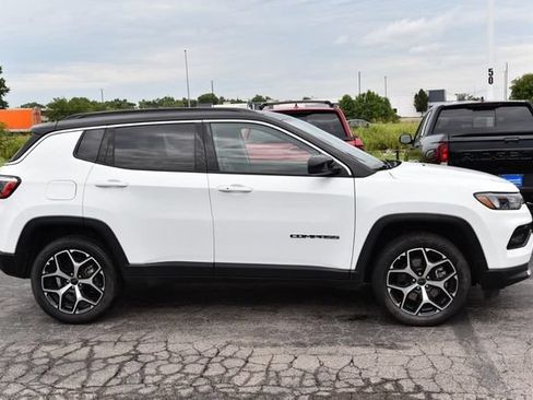 Used 2025 Jeep Compass Limited AWD/4WD image 5