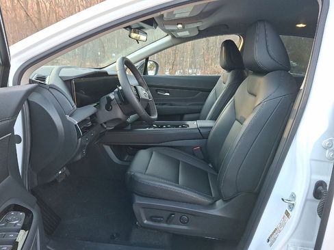 Used 2025 Nissan Murano SV image 14