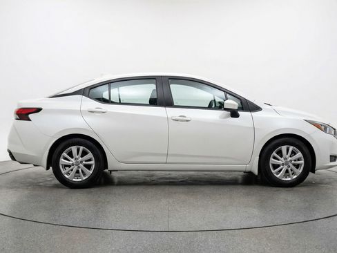 Used 2025 Nissan Versa SV image 11