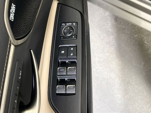 Used 2021 Lexus ES 300h Ultra Luxury w/ Accessory Package 2 image 18