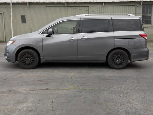 Used 2015 Nissan Quest S image 2