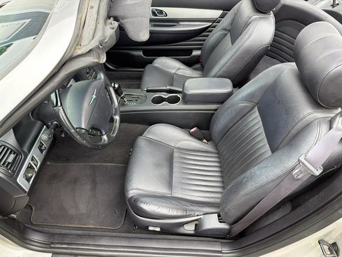 Used 2005 Ford Thunderbird RWD image 11