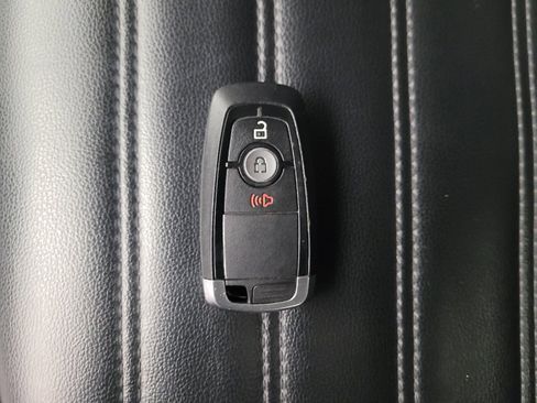 Used 2022 Ford Edge SEL image 32