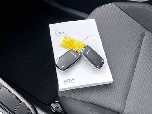 Certified 2022 Kia Soul LX w/ Technology Package image 10