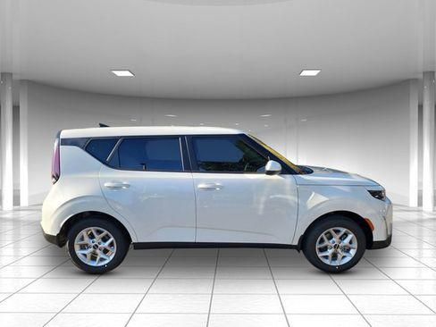 New 2025 Kia Soul LX image 2
