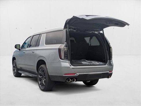 New 2025 Chevrolet Suburban Premier image 9