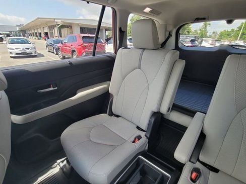 Certified 2024 Toyota Grand Highlander AWD image 4