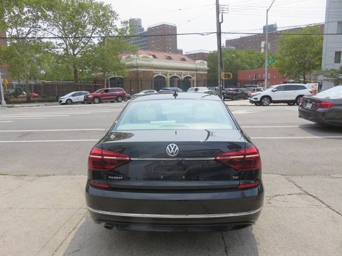 Used 2017 Volkswagen Passat 1.8T R-Line FWD image 8