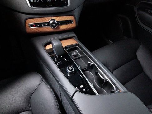 Certified 2025 Volvo XC90 B6 Plus w/ Protection Package Premier image 10