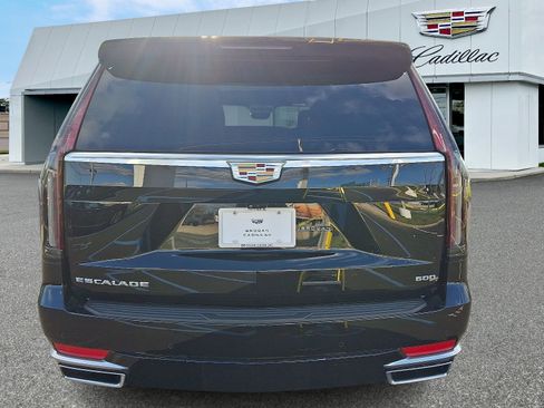 Certified 2024 Cadillac Escalade Premium Luxury image 4