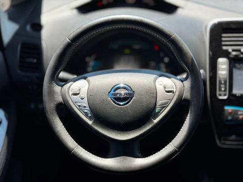 Used 2015 Nissan Leaf SV FWD image 28