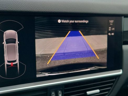 Certified 2023 Porsche Cayenne Platinum Edition image 33