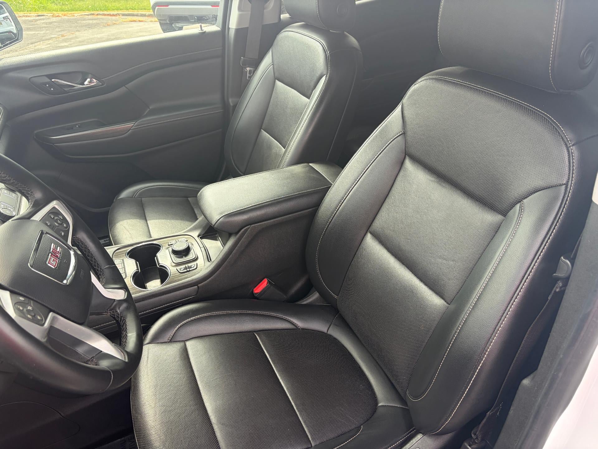 Used 2023 GMC Acadia SLT FWD image 15