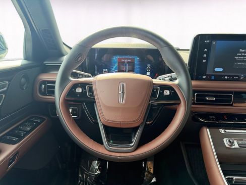 Used 2025 Lincoln Aviator Reserve w/ Jet Appearance Package AWD/4WD image 12