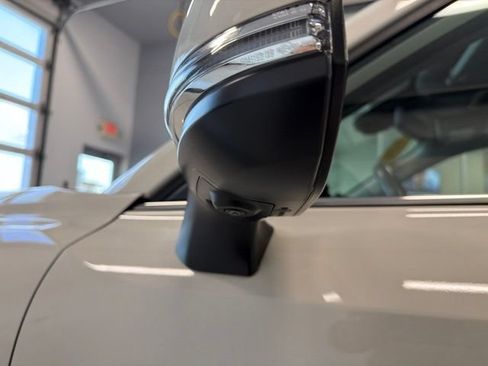 Used 2024 Toyota Grand Highlander AWD image 11