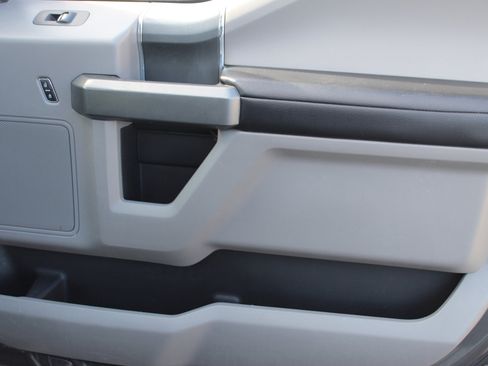 Used 2016 Ford F150 XLT w/ Equipment Group 302A Luxury image 32