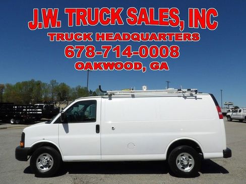 Used 2017 Chevrolet Express 2500 image 2