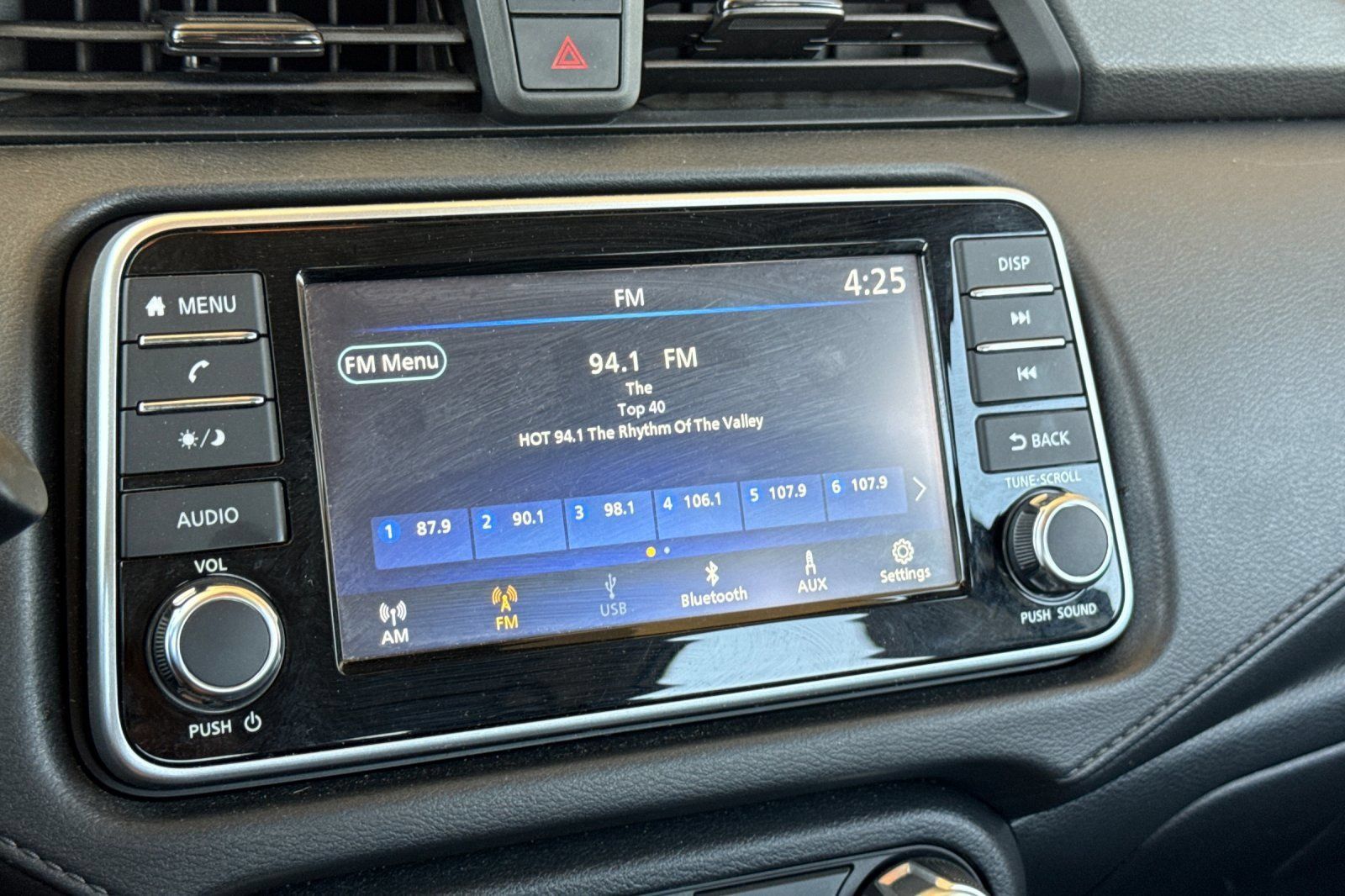 Used 2025 Nissan Versa S FWD image 17