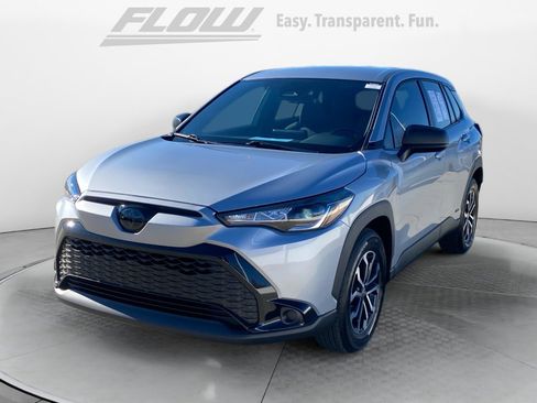 Used 2024 Toyota Corolla Cross AWD Hybrid image 3
