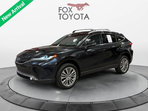 Used 2024 Toyota Venza XLE image 1