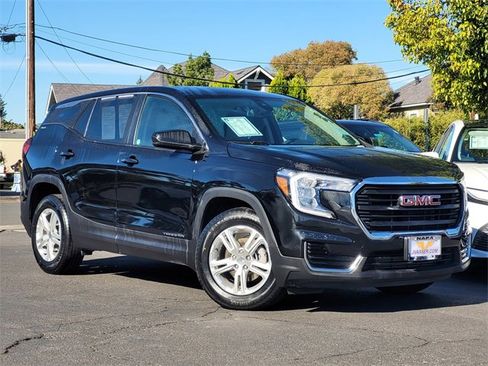 Used 2024 GMC Terrain SLE image 2