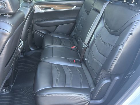 Used 2023 Cadillac XT6 Premium Luxury w/ Platinum Package AWD/4WD image 6