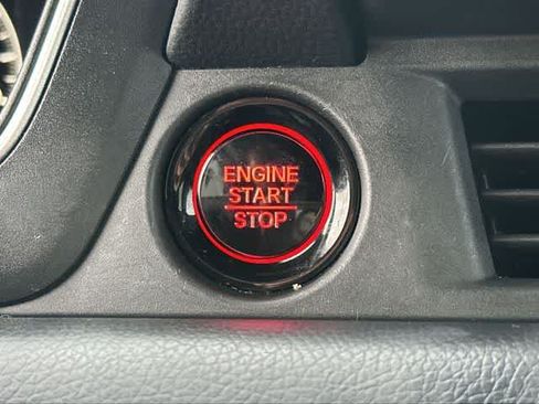 Used 2023 Honda Pilot Sport image 10