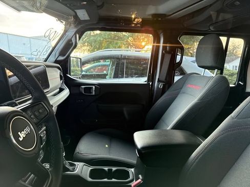 Used 2025 Jeep Wrangler Unlimited Rubicon AWD/4WD image 8