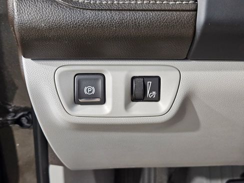 Used 2020 GMC Acadia SLT FWD image 25