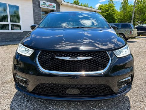 Used 2023 Chrysler Pacifica Touring-L FWD image 8