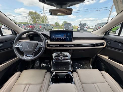 Used 2023 Lincoln Nautilus Reserve w/ Equipment Group 201A image 17