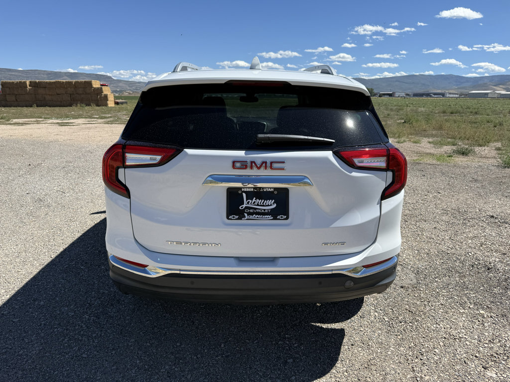 Used 2022 GMC Terrain SLT w/ Tech Package AWD/4WD image 6