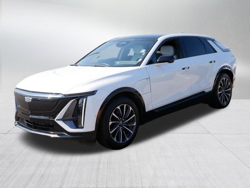 Used 2024 Cadillac Lyriq Sport RWD image 3