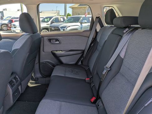 Certified 2023 Nissan Rogue SV FWD image 15
