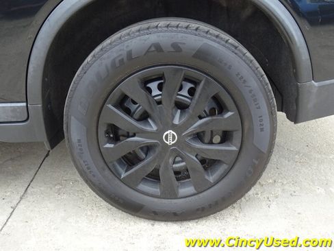 Used 2018 Nissan Rogue S AWD/4WD image 30