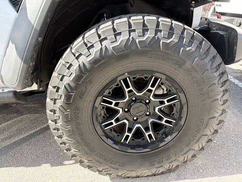 Used 2022 Jeep Wrangler Unlimited Rubicon AWD/4WD image 6