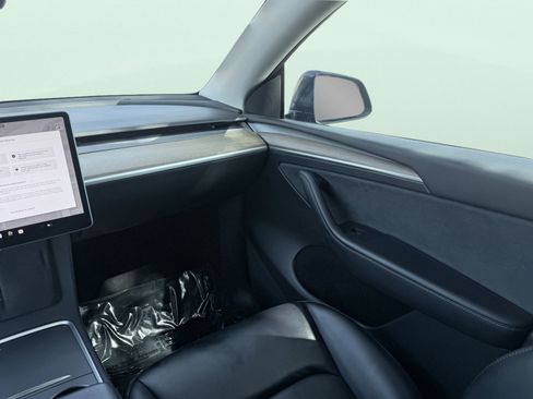 Used 2023 Tesla Model Y Performance image 53