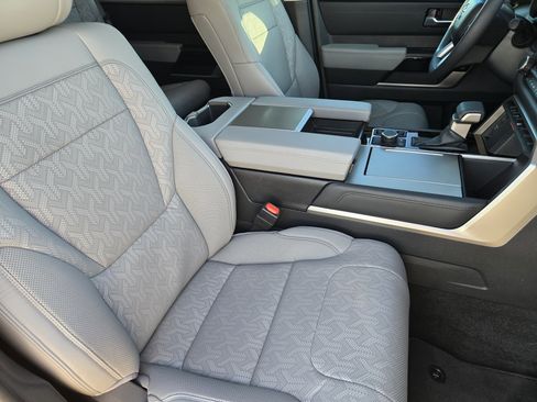 Used 2023 Toyota Sequoia Limited image 22