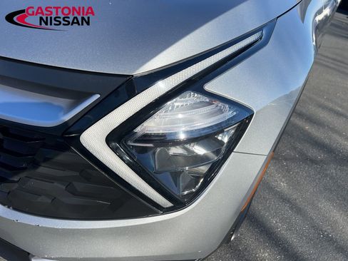 Used 2023 Kia Sportage LX image 6