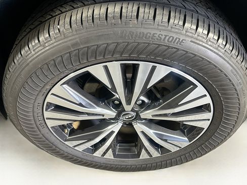 Used 2023 Nissan Rogue SV FWD image 11
