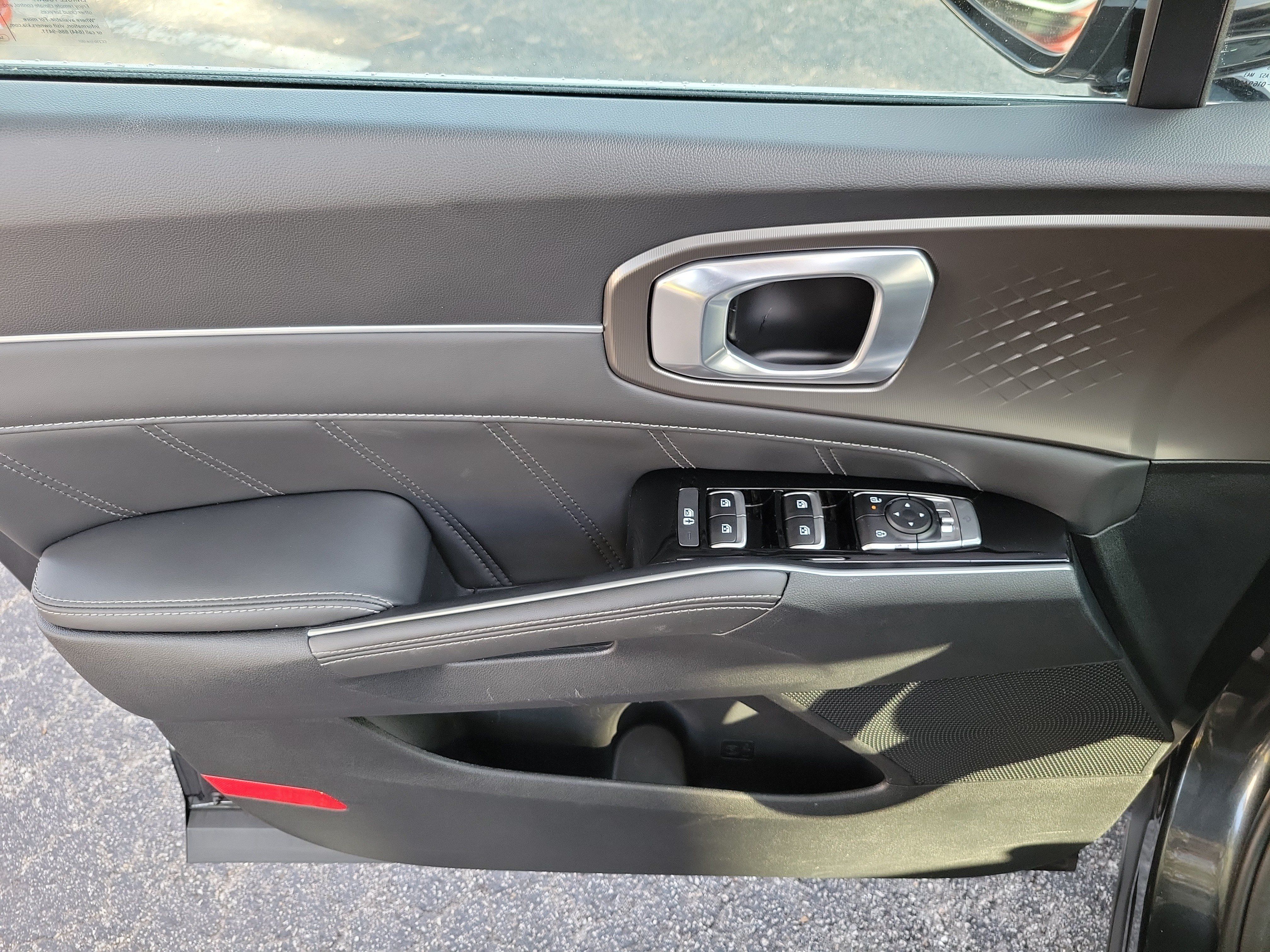 Certified 2025 Kia Sorento SX FWD image 19