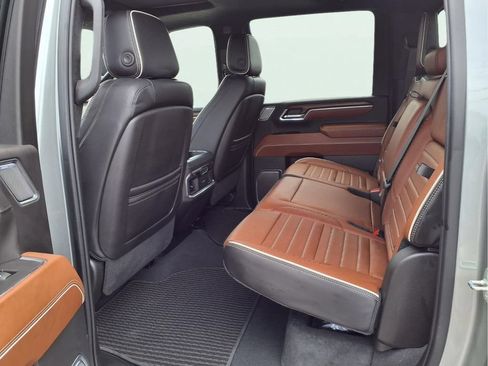 Used 2024 GMC Sierra 3500 Denali Ultimate AWD/4WD image 23