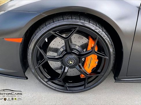 Used 2020 Lamborghini Huracan EVO image 10