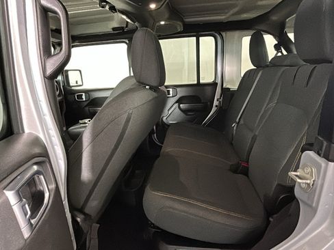 Used 2024 Jeep Wrangler Unlimited w/ Convenience Group AWD/4WD image 31