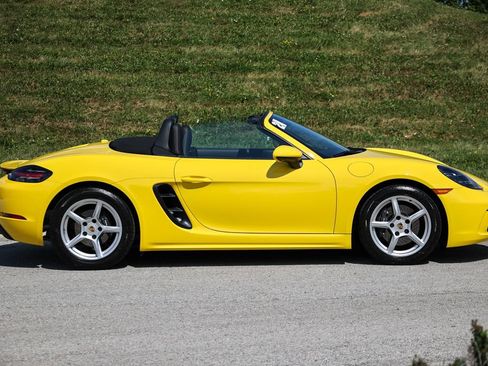 Certified 2024 Porsche 718 Boxster RWD image 53