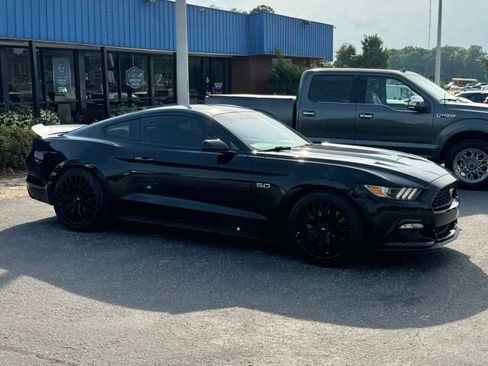 Used 2017 Ford Mustang GT RWD image 7