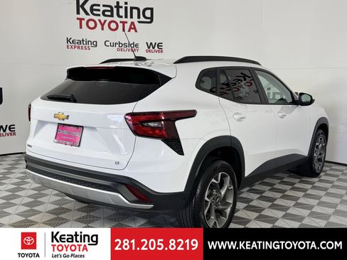 Used 2025 Chevrolet Trax LT w/ LT Convenience Package image 5