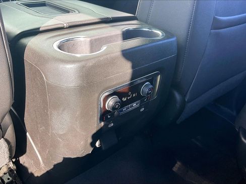 Used 2023 Chevrolet Suburban Premier image 40